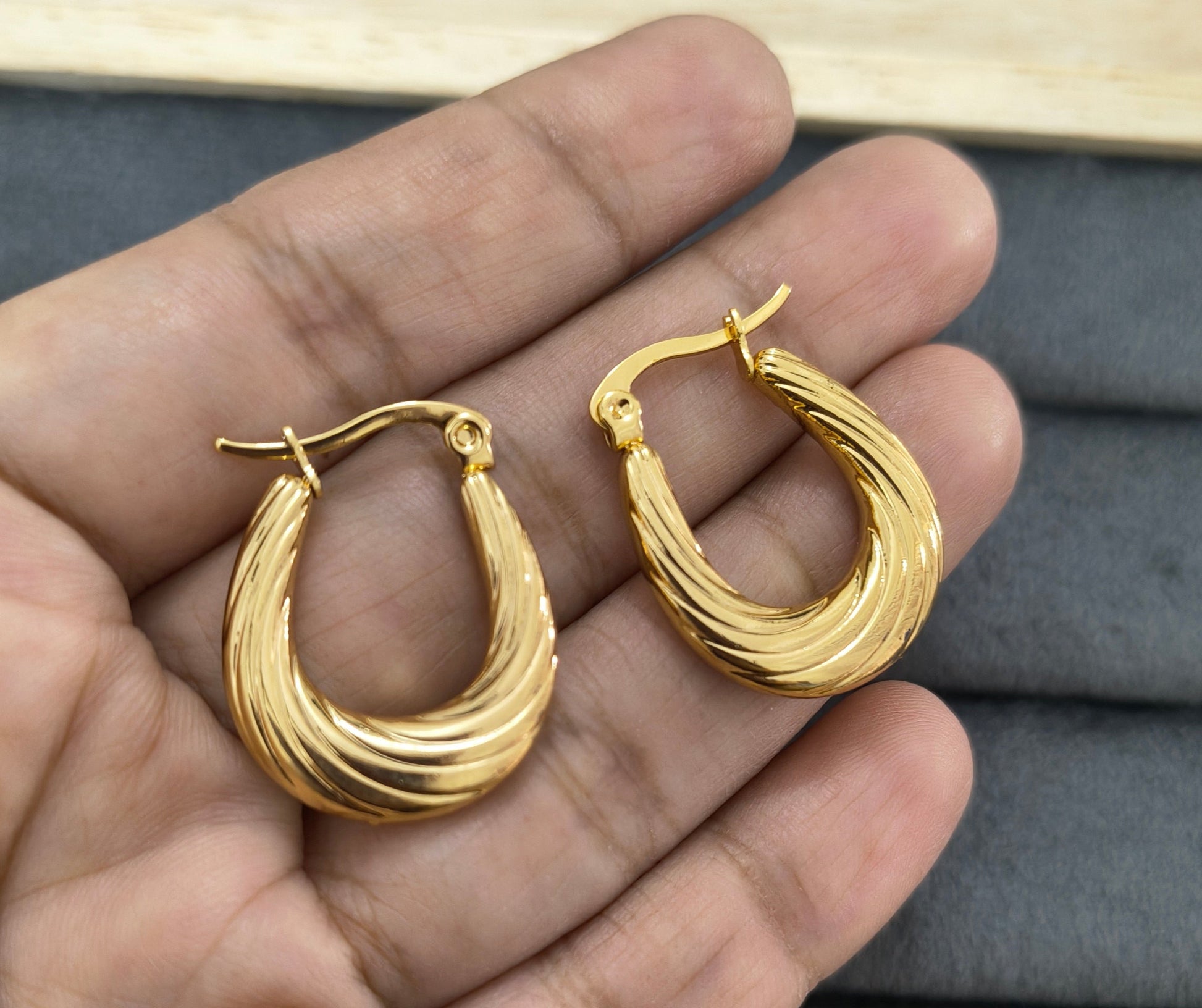 Anti Tarnish Dainty Swirl Hoop Earrings 18K Gold Plated