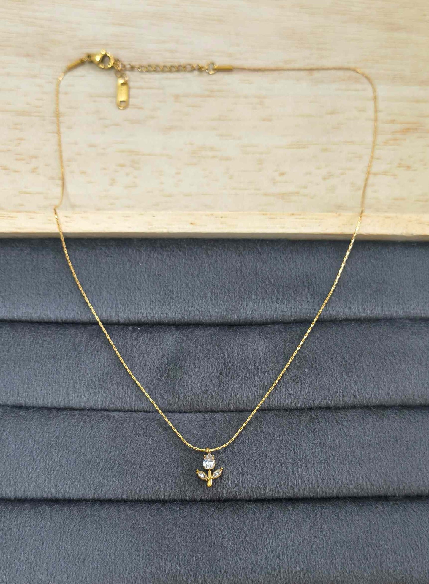 Anti Tarnish Dainty Tulip Pendant Necklace 18K Gold Plated