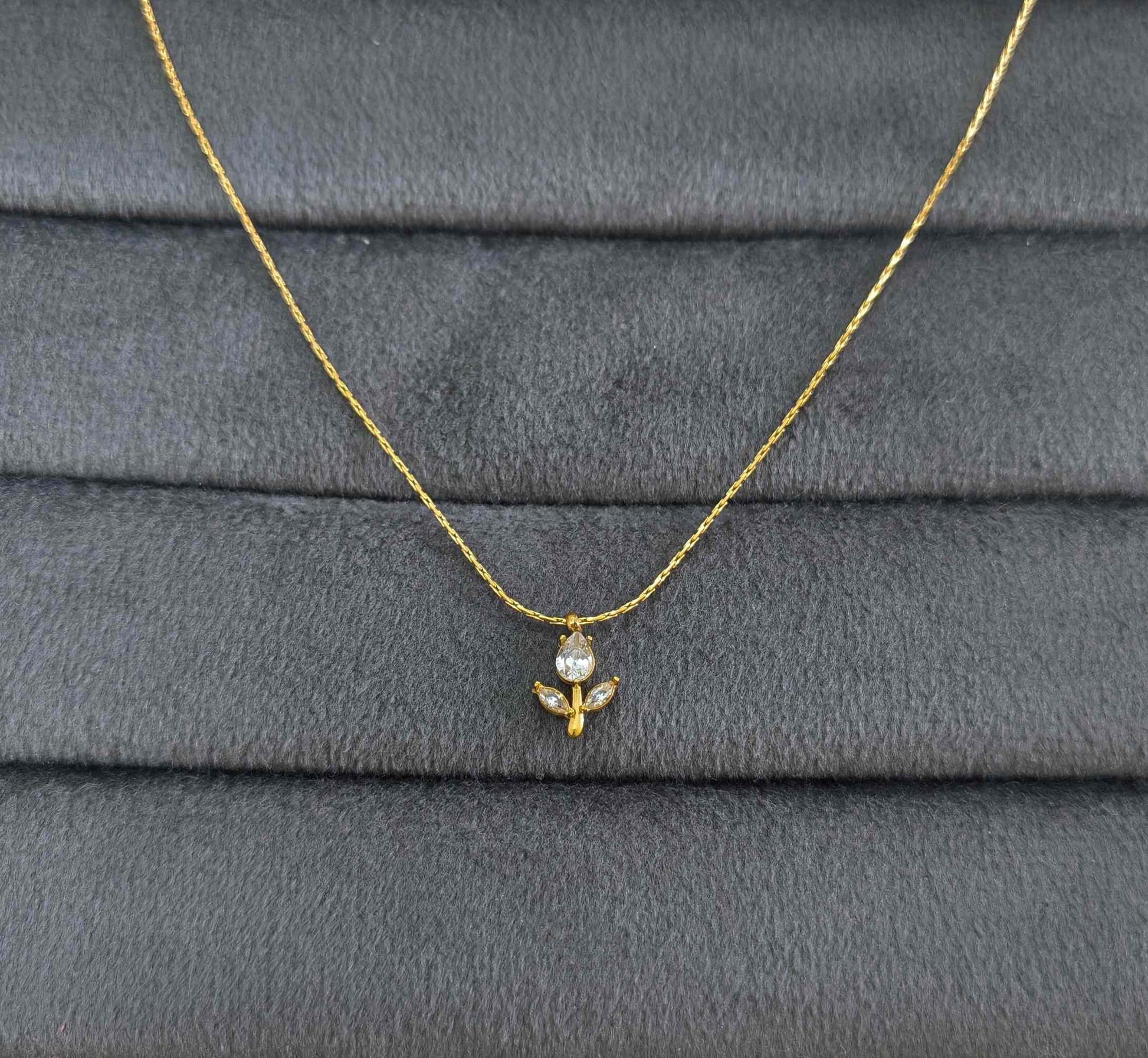 Anti Tarnish Dainty Tulip Pendant Necklace 18K Gold Plated