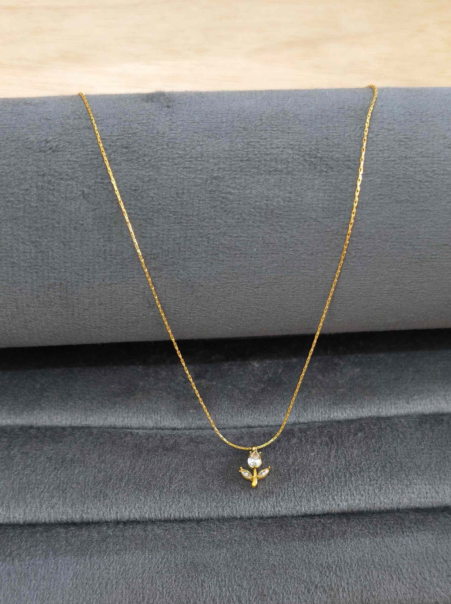 Anti Tarnish Dainty Tulip Pendant Necklace 18K Gold Plated