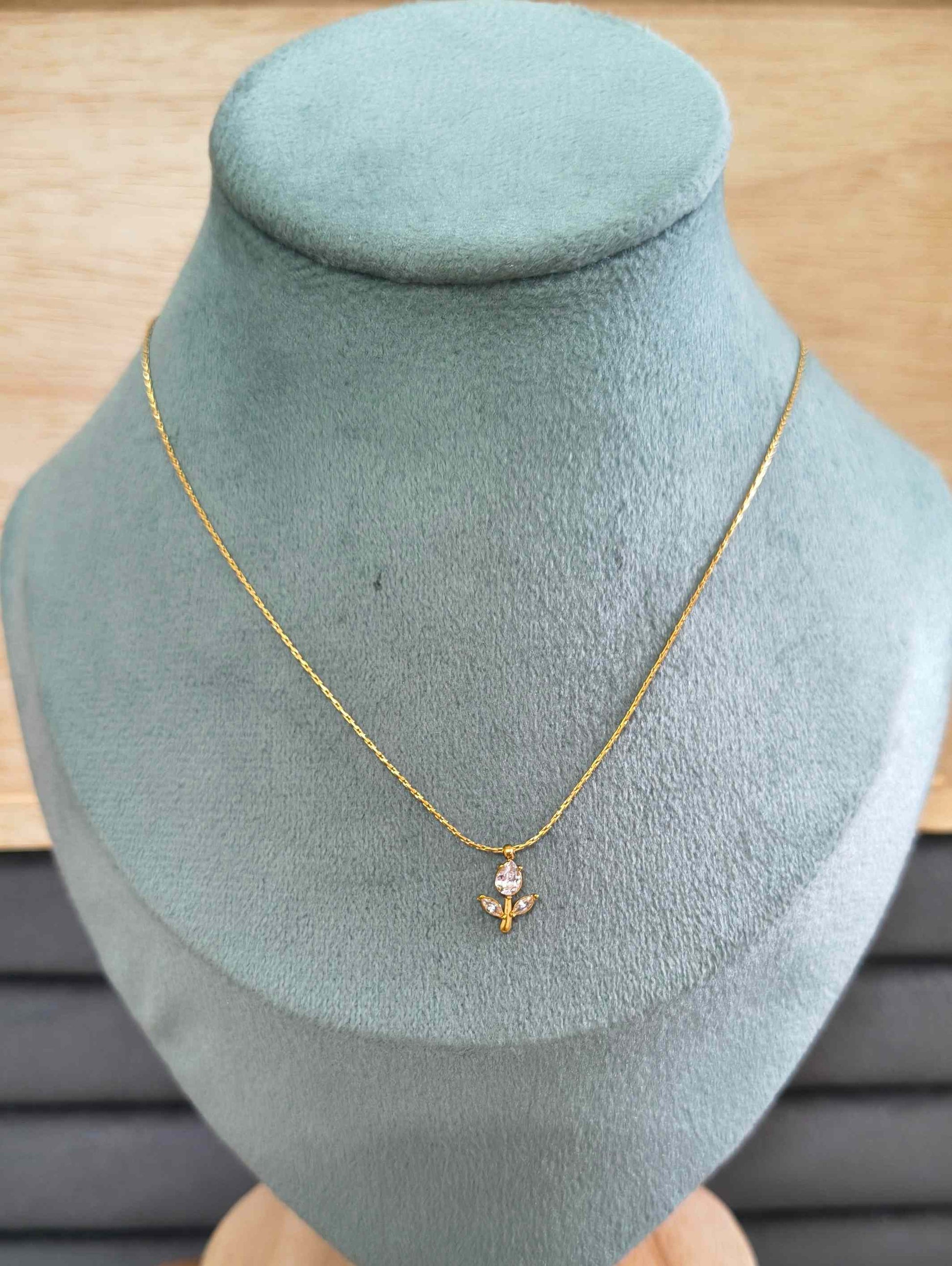 Anti Tarnish Dainty Tulip Pendant Necklace 18K Gold Plated