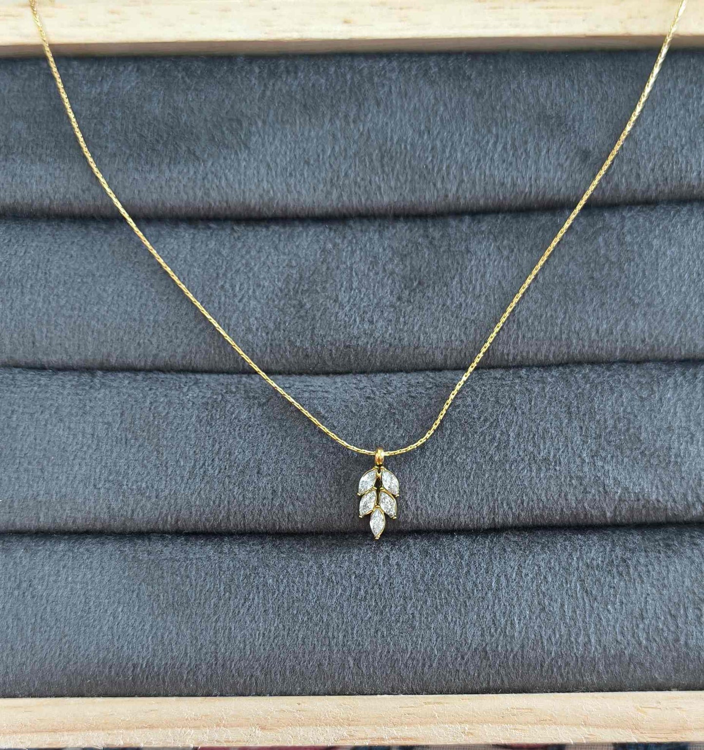 Anti Tarnish Dainty Zircon Leaf Necklace 18K Gold Plated