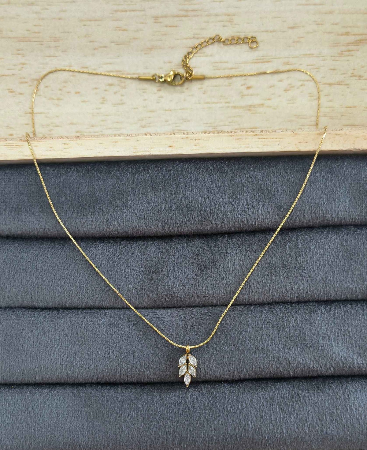 Anti Tarnish Dainty Zircon Leaf Necklace 18K Gold Plated