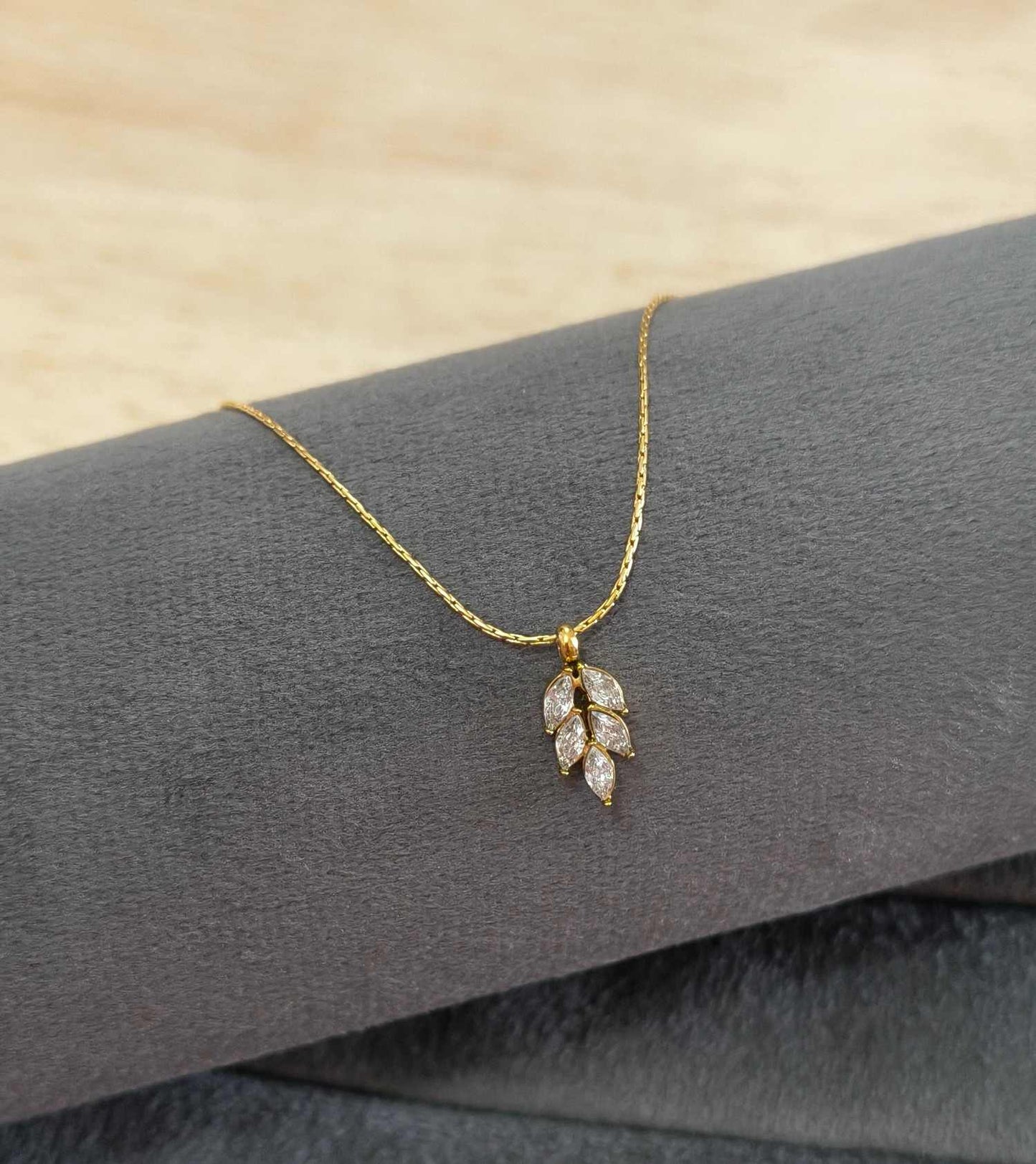 Anti Tarnish Dainty Zircon Leaf Necklace 18K Gold Plated