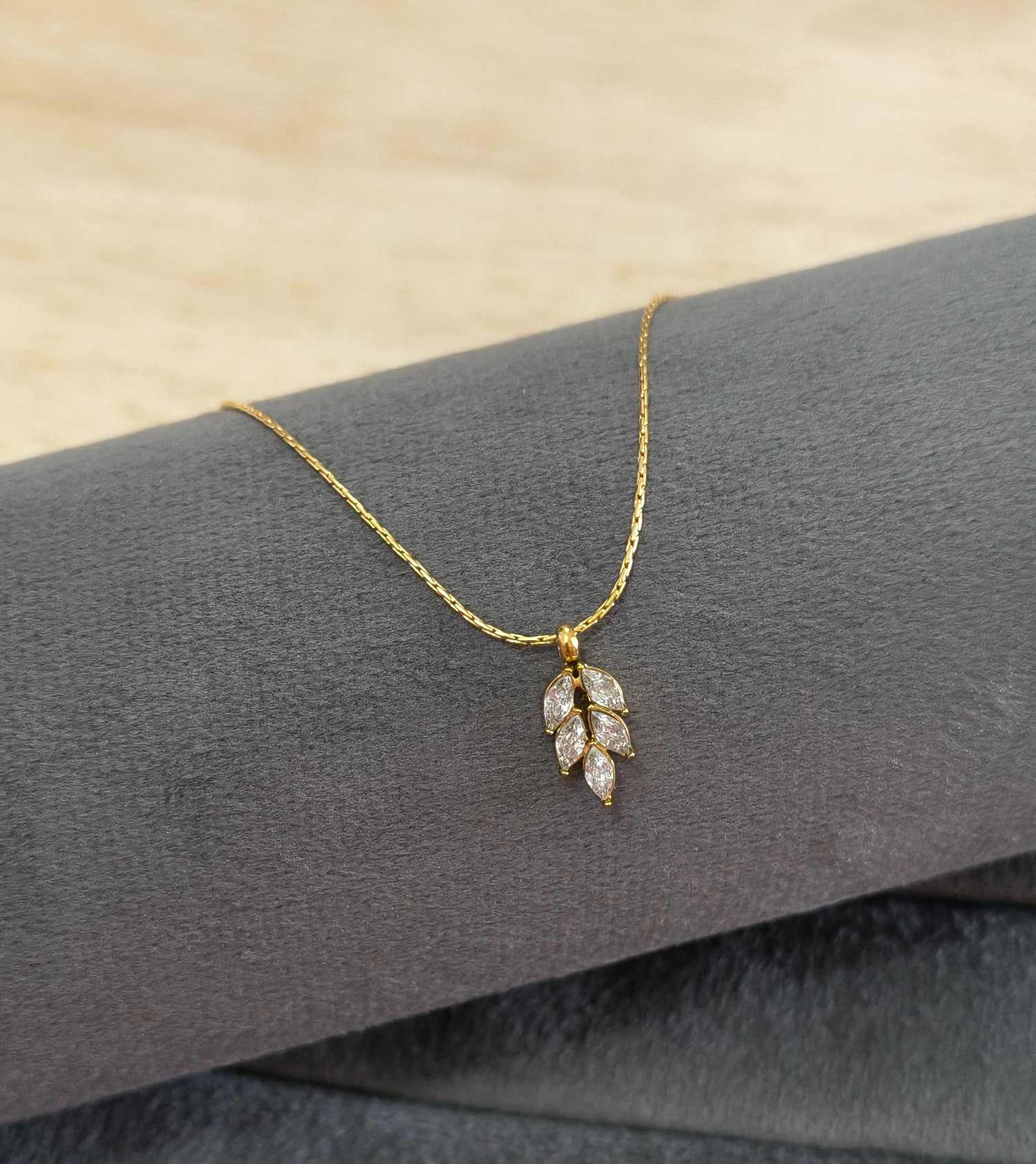 Anti Tarnish Dainty Zircon Leaf Necklace 18K Gold Plated