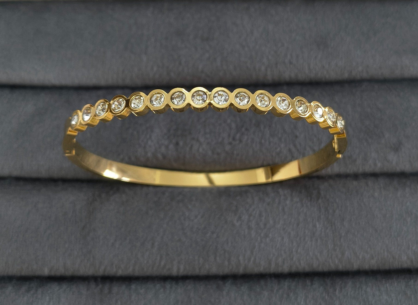 Anti Tarnish Dazzling Bezel Tennis Bracelet 18K Gold Plated