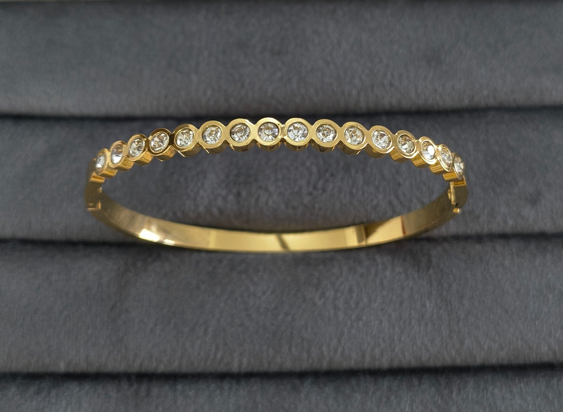 Anti Tarnish Dazzling Bezel Tennis Bracelet 18K Gold Plated
