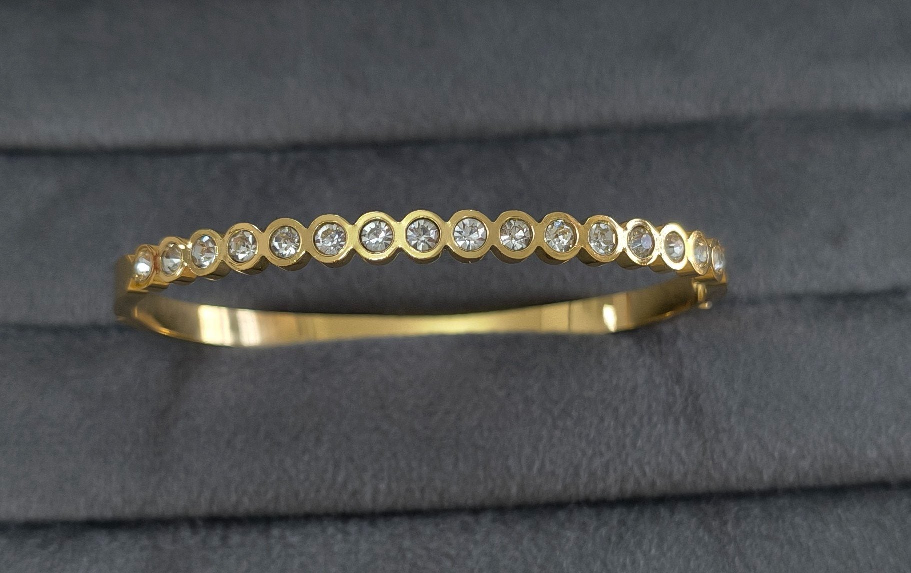 Anti Tarnish Dazzling Bezel Tennis Bracelet 18K Gold Plated