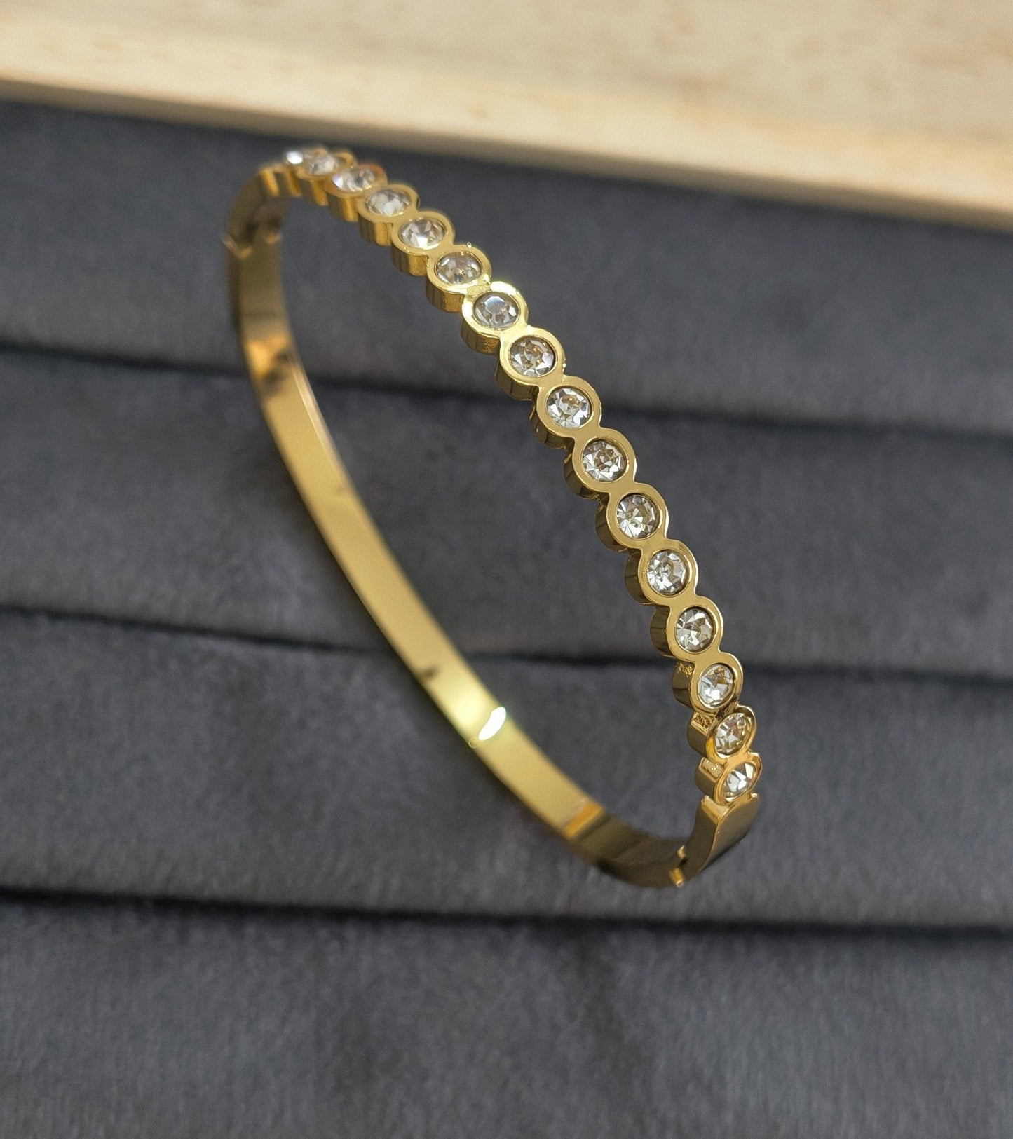 Anti Tarnish Dazzling Bezel Tennis Bracelet 18K Gold Plated