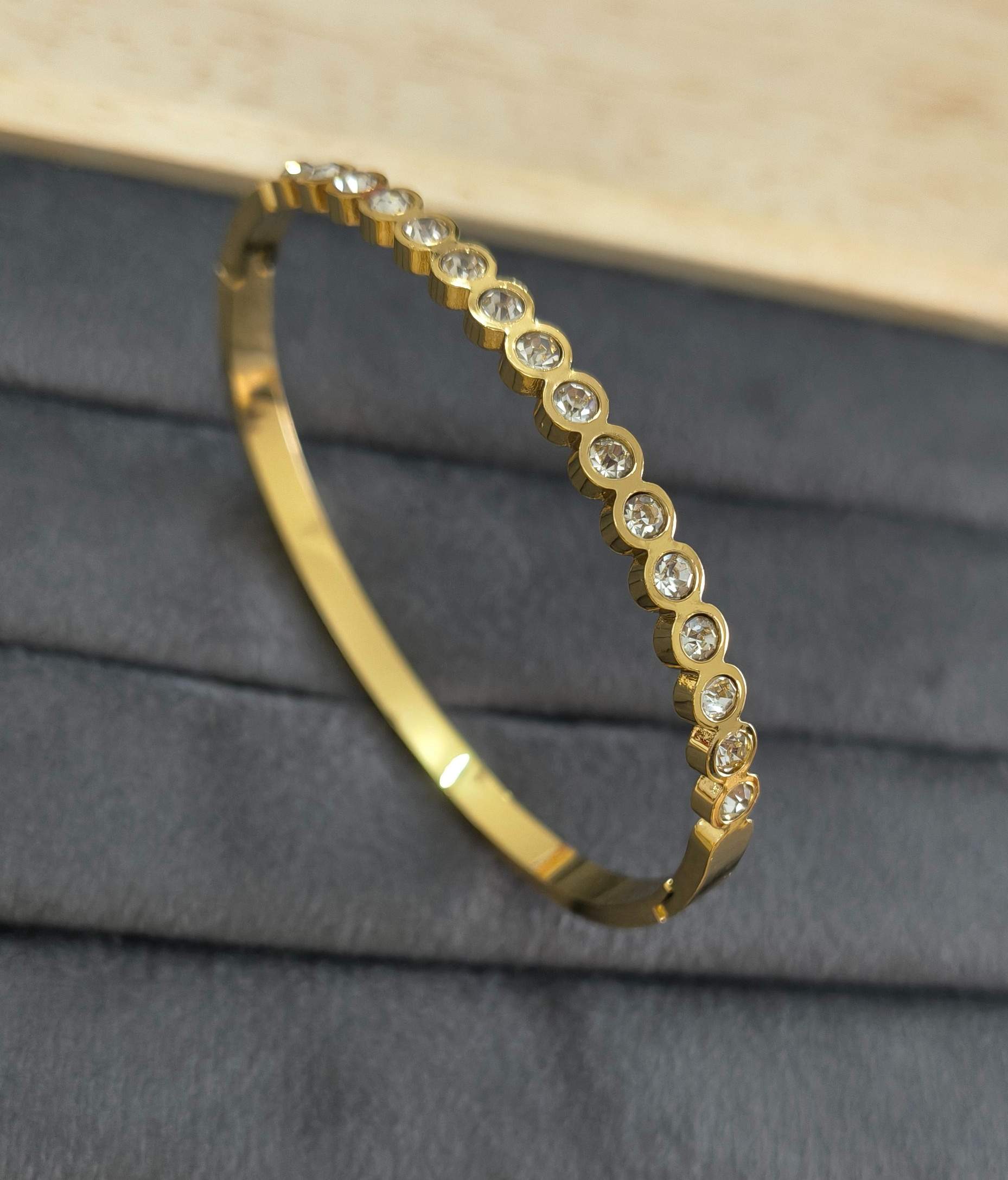 Anti Tarnish Dazzling Bezel Tennis Bracelet 18K Gold Plated