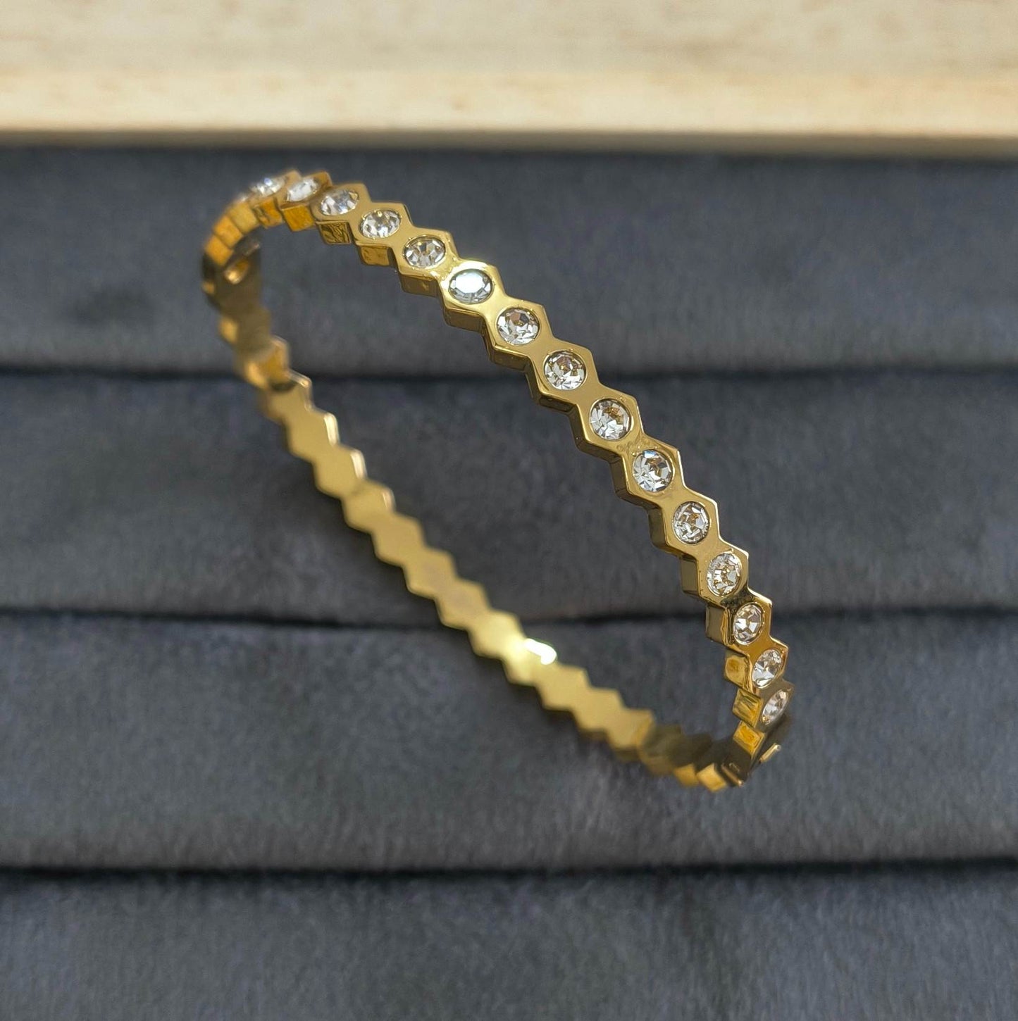 Anti Tarnish Dazzling Honeycomb Bracelet 18K Gold Plated