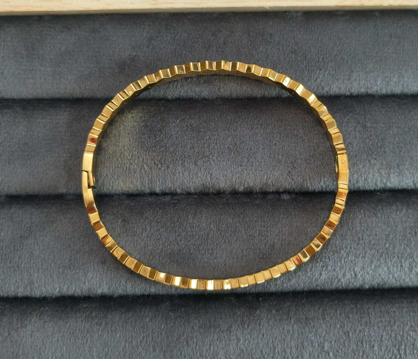 Antitarnish Stone Studded Honeycomb Bracelet 18K Gold Plated