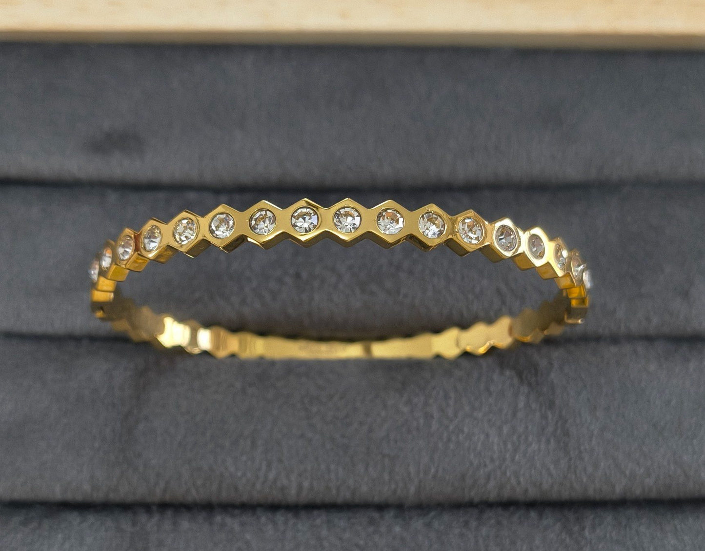 Anti Tarnish Dazzling Honeycomb Bracelet 18K Gold Plated