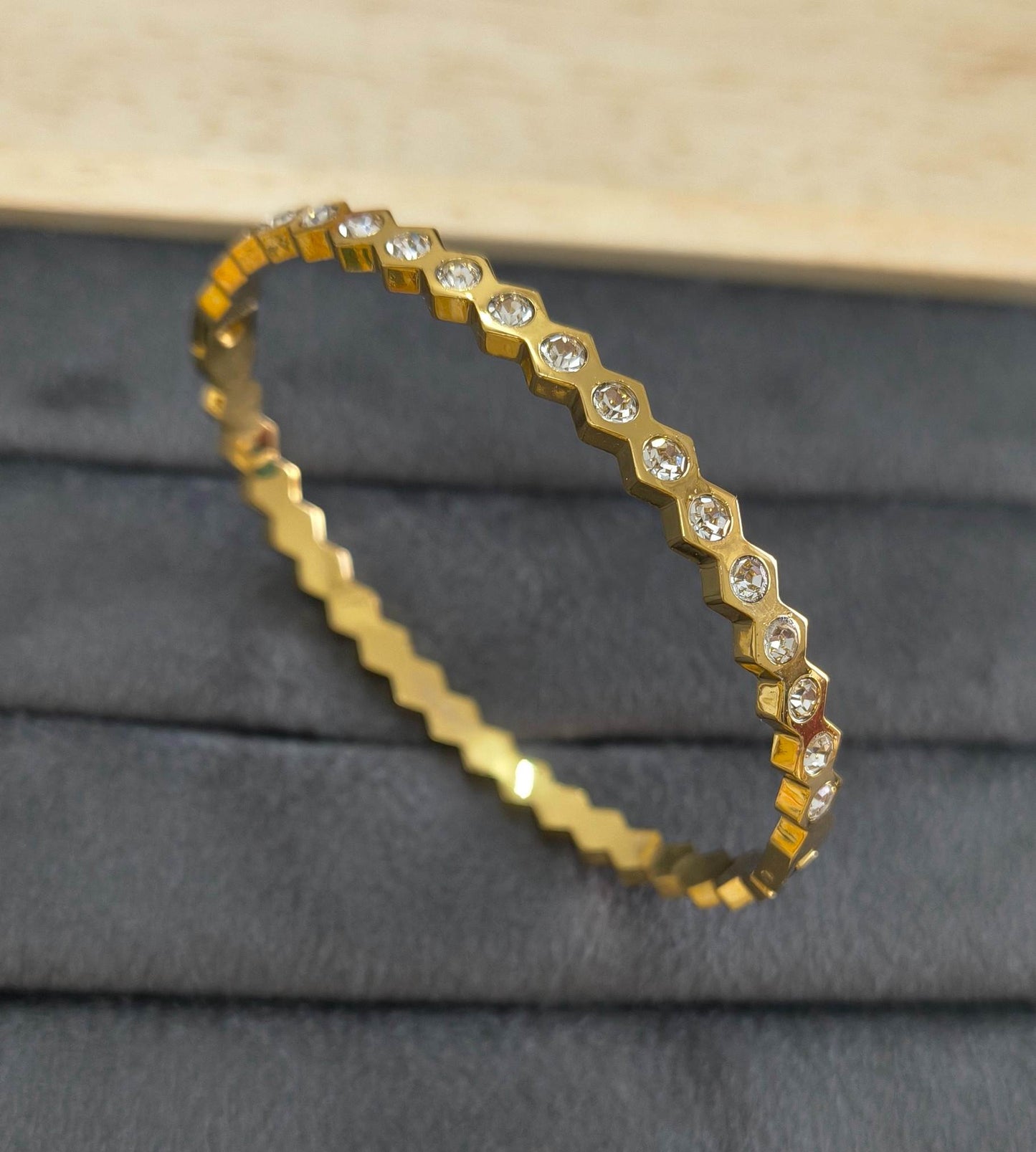 Anti Tarnish Dazzling Honeycomb Bracelet 18K Gold Plated