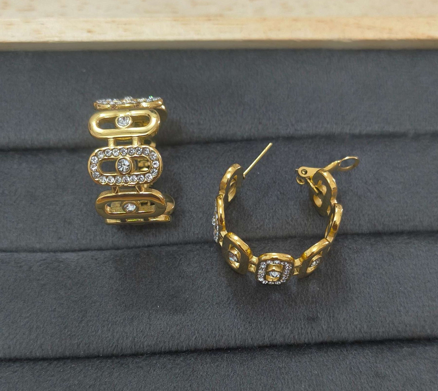 Anti Tarnish Dazzling Link Hoop Earrings 18K Gold Plated