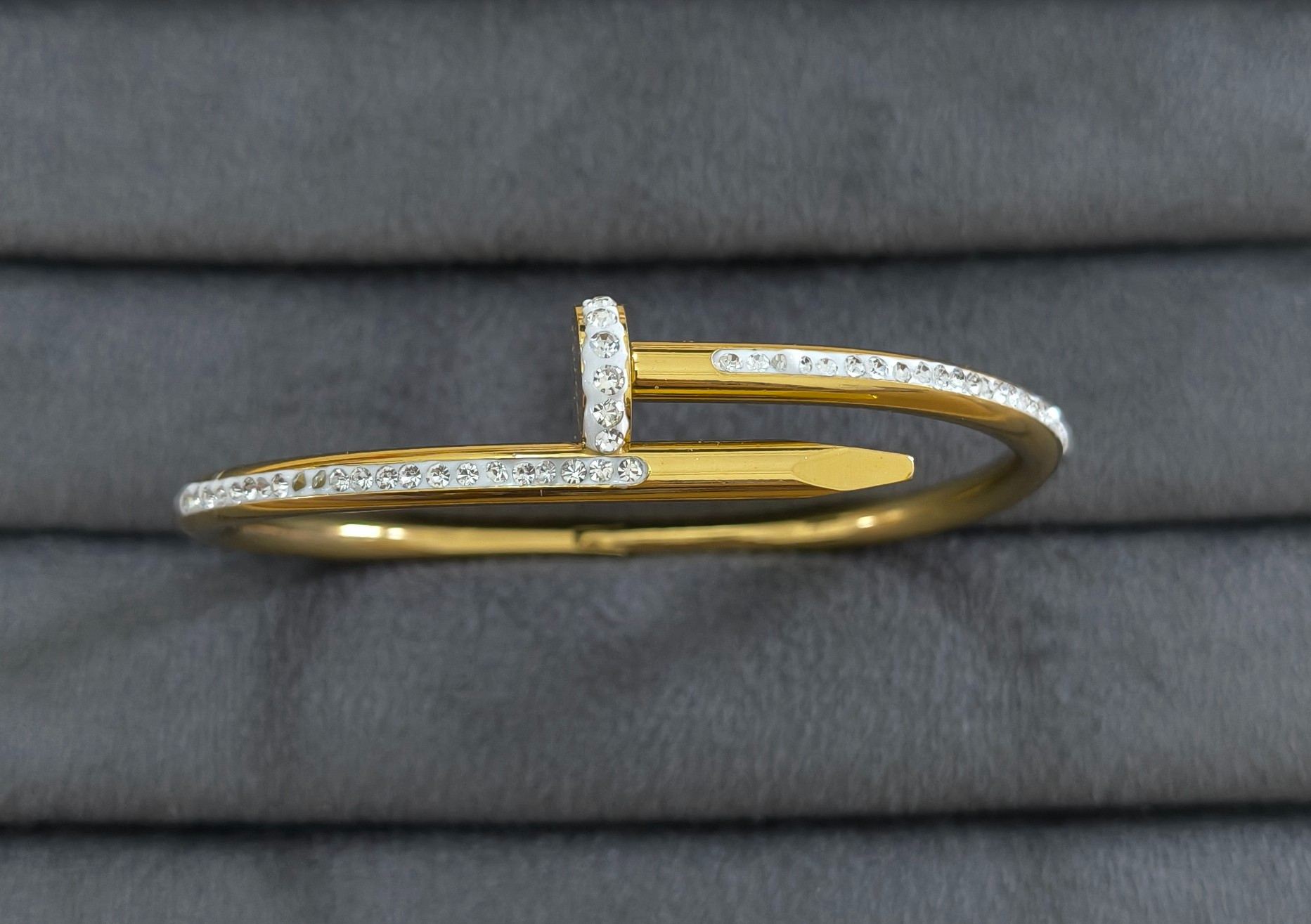 Anti Tarnish Dazzling Nail Bracelet 18K Gold Plated