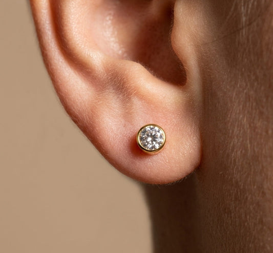 Anti Tarnish Dazzling Round Stone Studs 18K Gold Plated