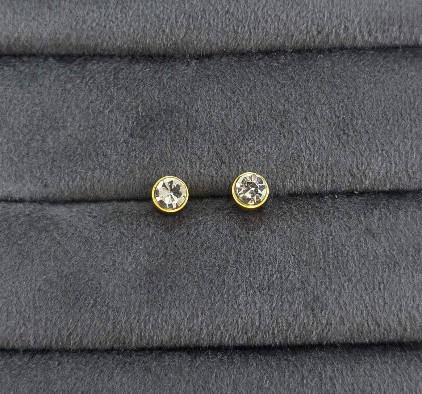 Anti Tarnish Dazzling Round Stone Studs 18K Gold Plated