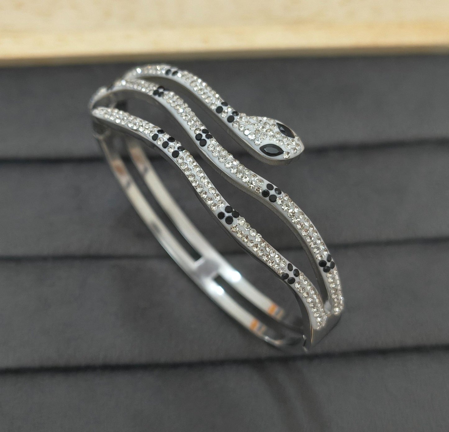 Anti Tarnish Dazzling Silver Snake Bracelet 18K Gold Plated