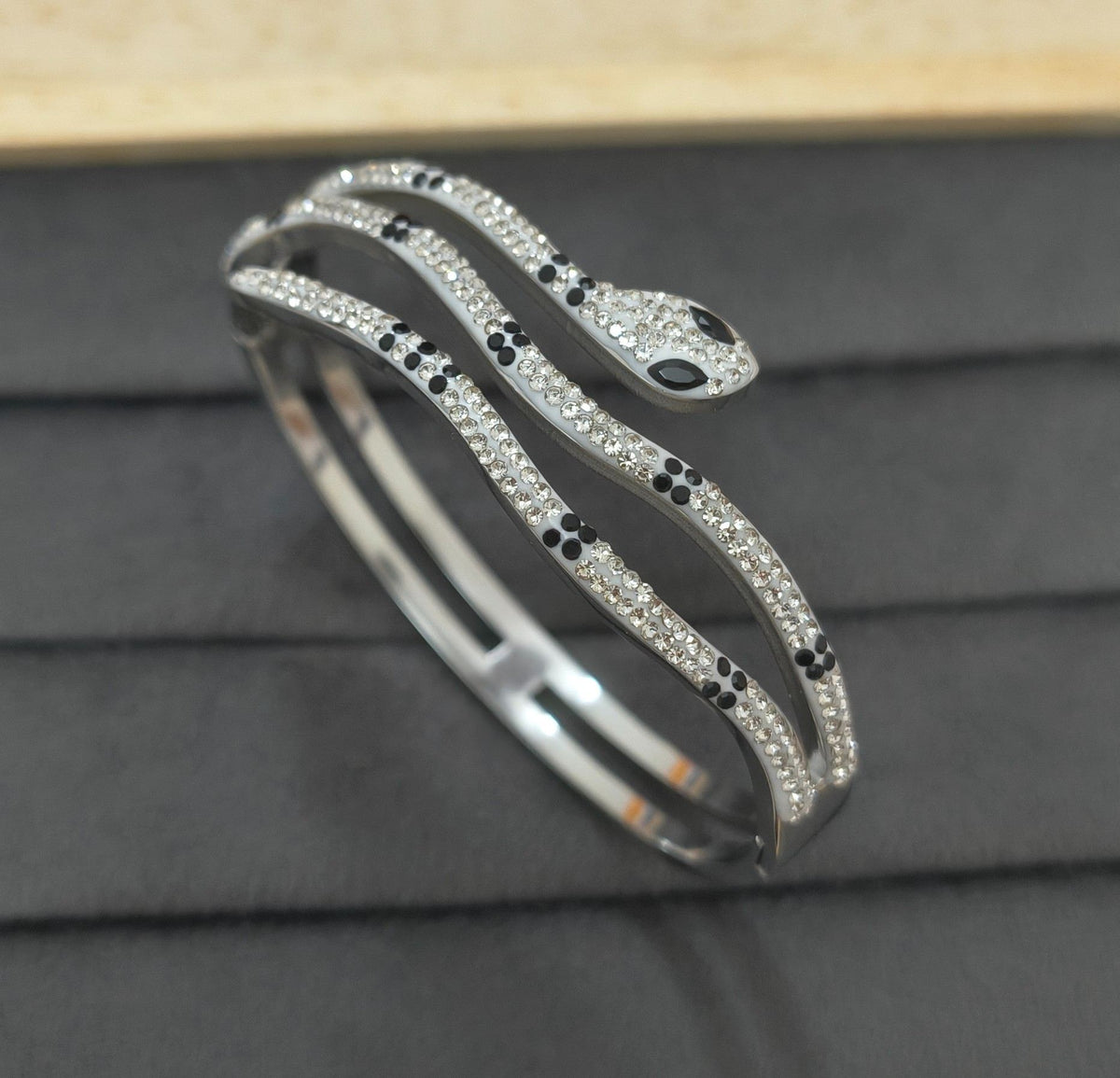 Anti Tarnish Dazzling Silver Snake Bracelet 18K Gold Plated