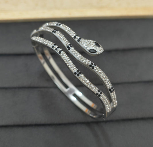 Anti Tarnish Dazzling Silver Snake Bracelet 18K Gold Plated