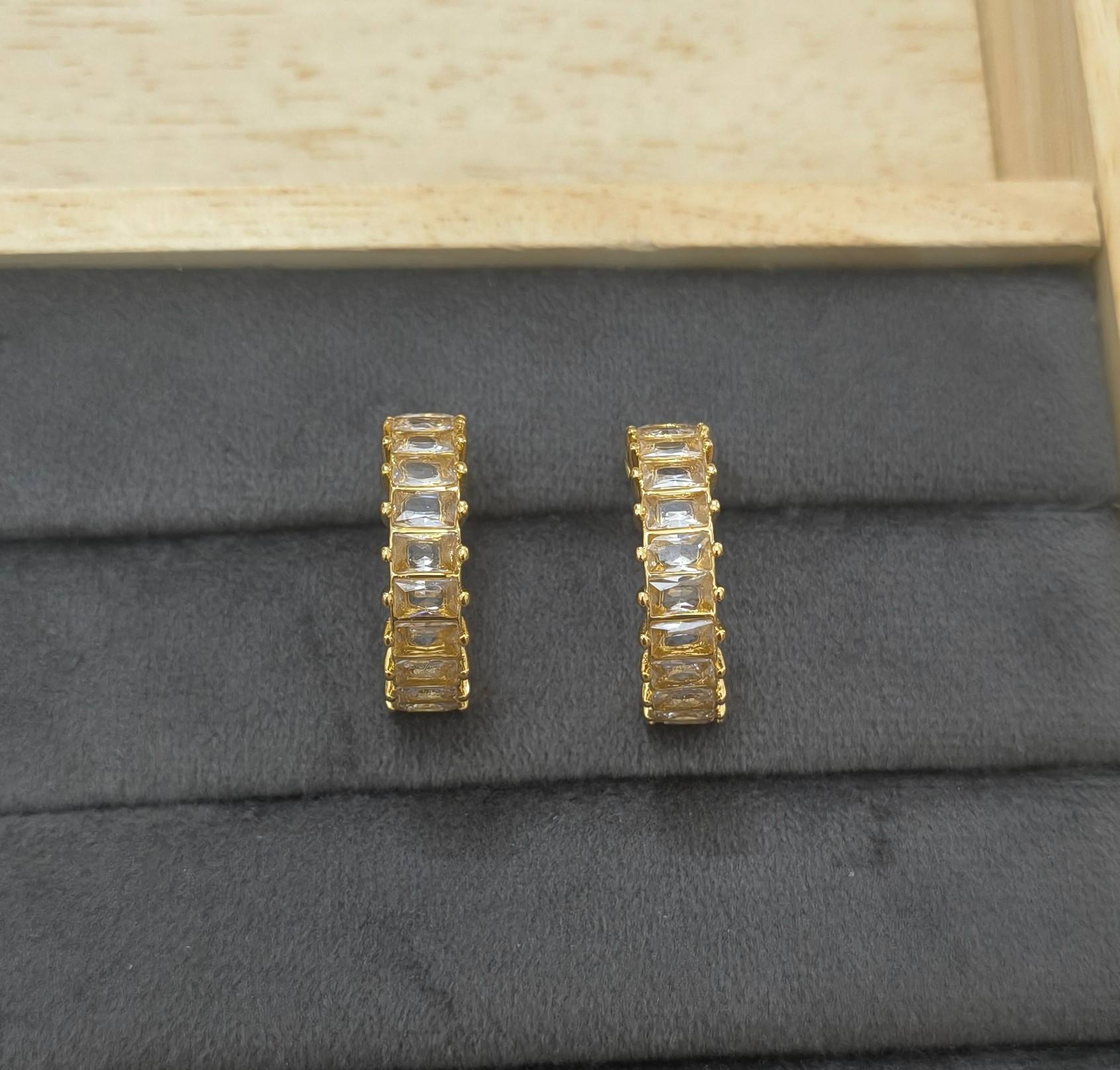 Anti Tarnish Earring Diamond Curved Studs 18K Gold Plated