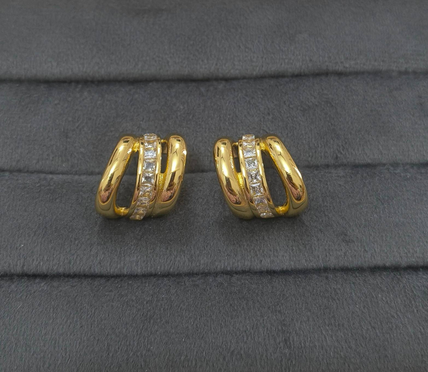 Anti Tarnish Earring Linear Curved Studs 18K Gold Plated