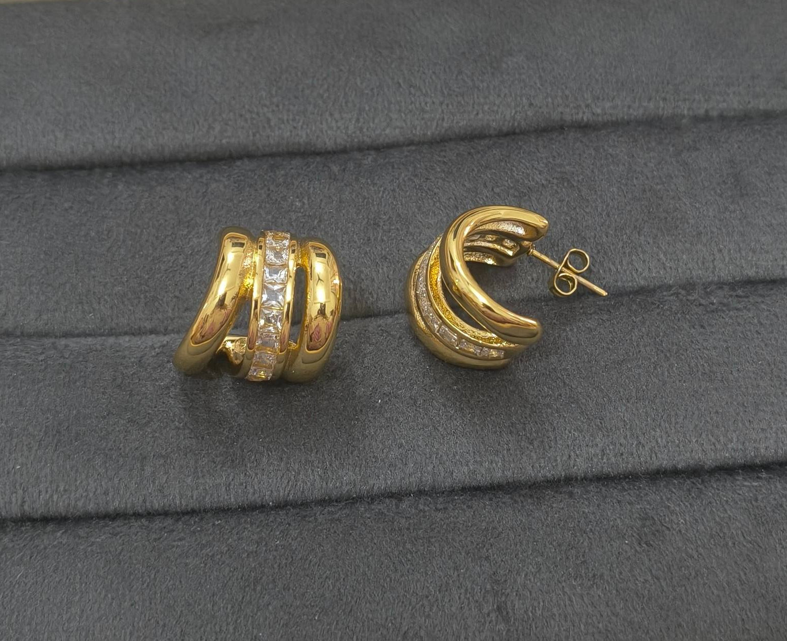Anti Tarnish Earring Linear Curved Studs 18K Gold Plated