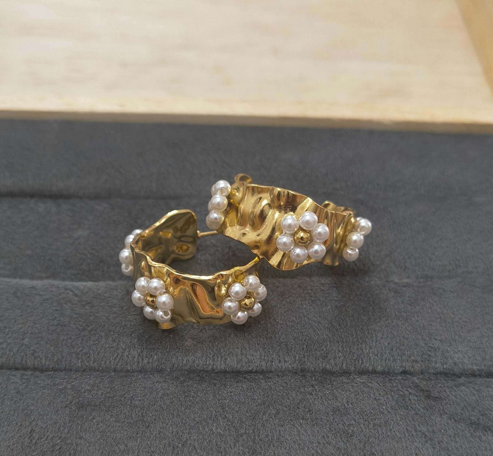 Anti Tarnish Earring Pearl Curved Studs 18K Gold Plated