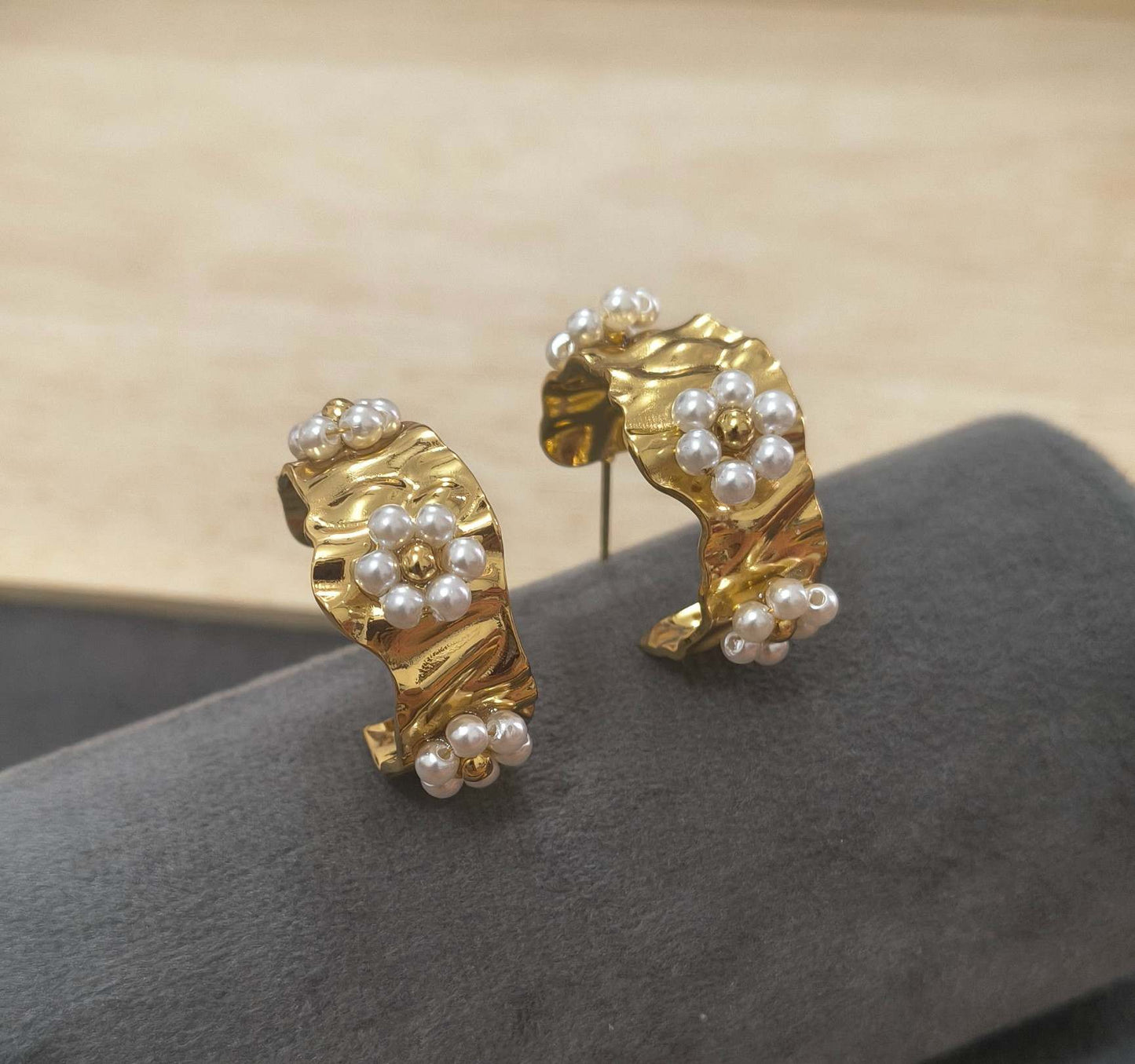 Anti Tarnish Earring Pearl Curved Studs 18K Gold Plated