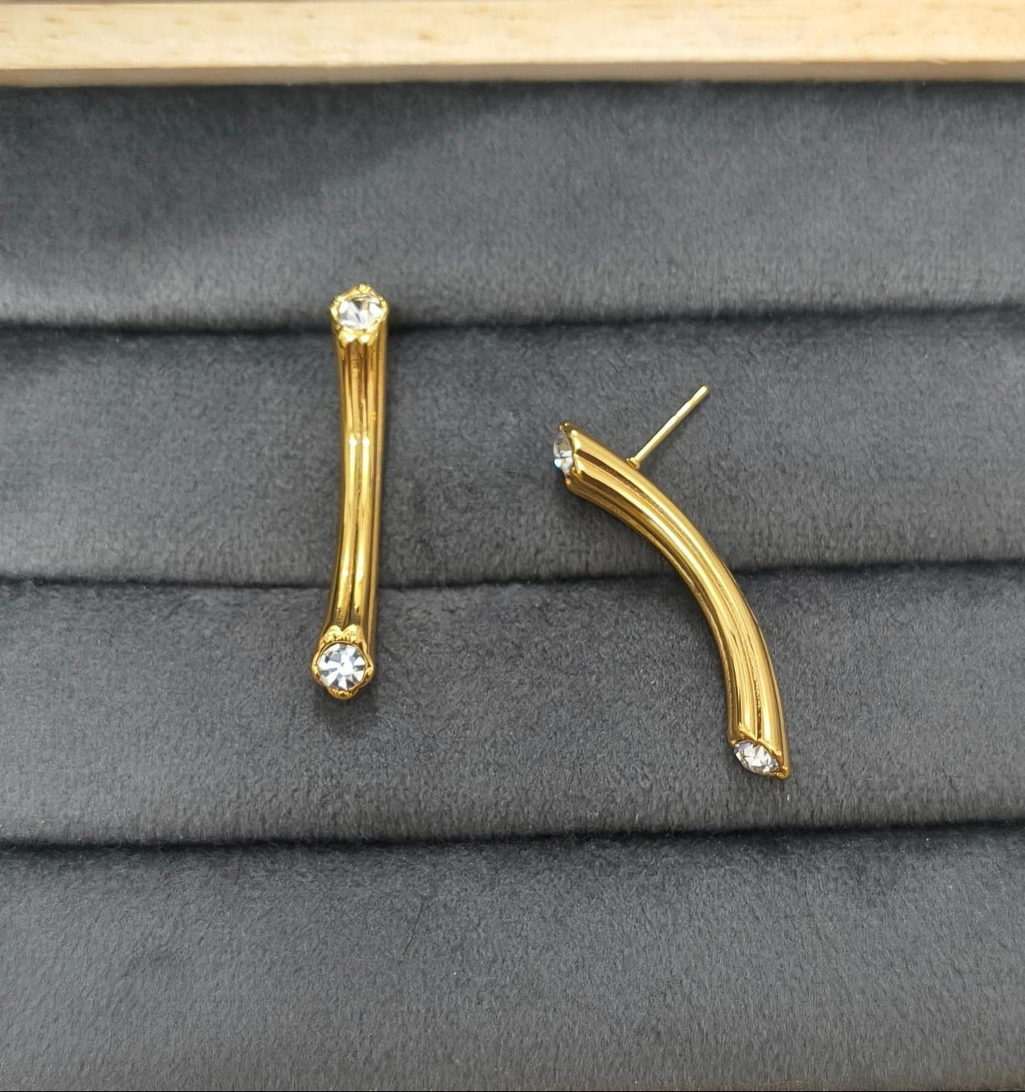 Anti Tarnish Earring Stone Curved Bar 18K Gold Plated