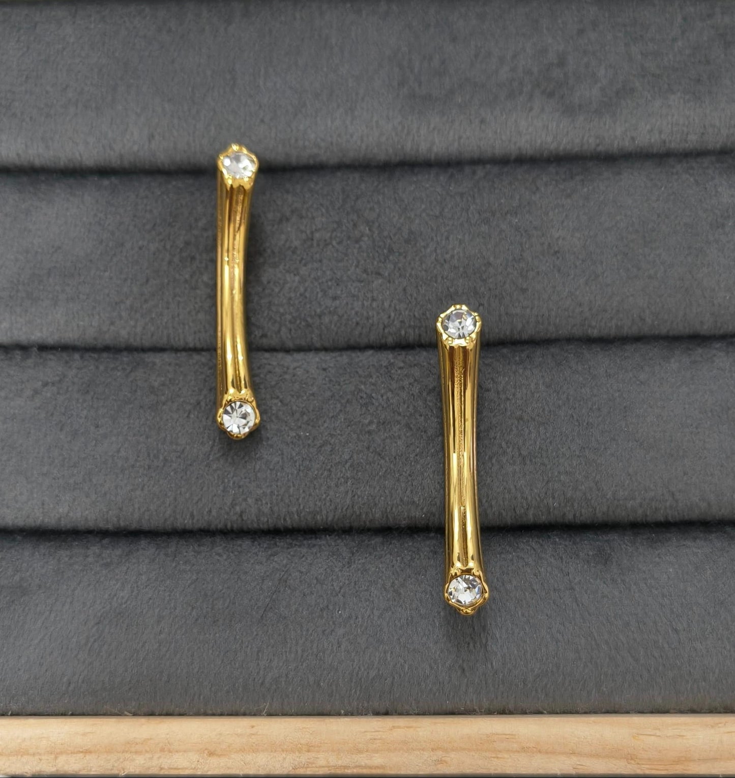Anti Tarnish Earring Stone Curved Bar 18K Gold Plated
