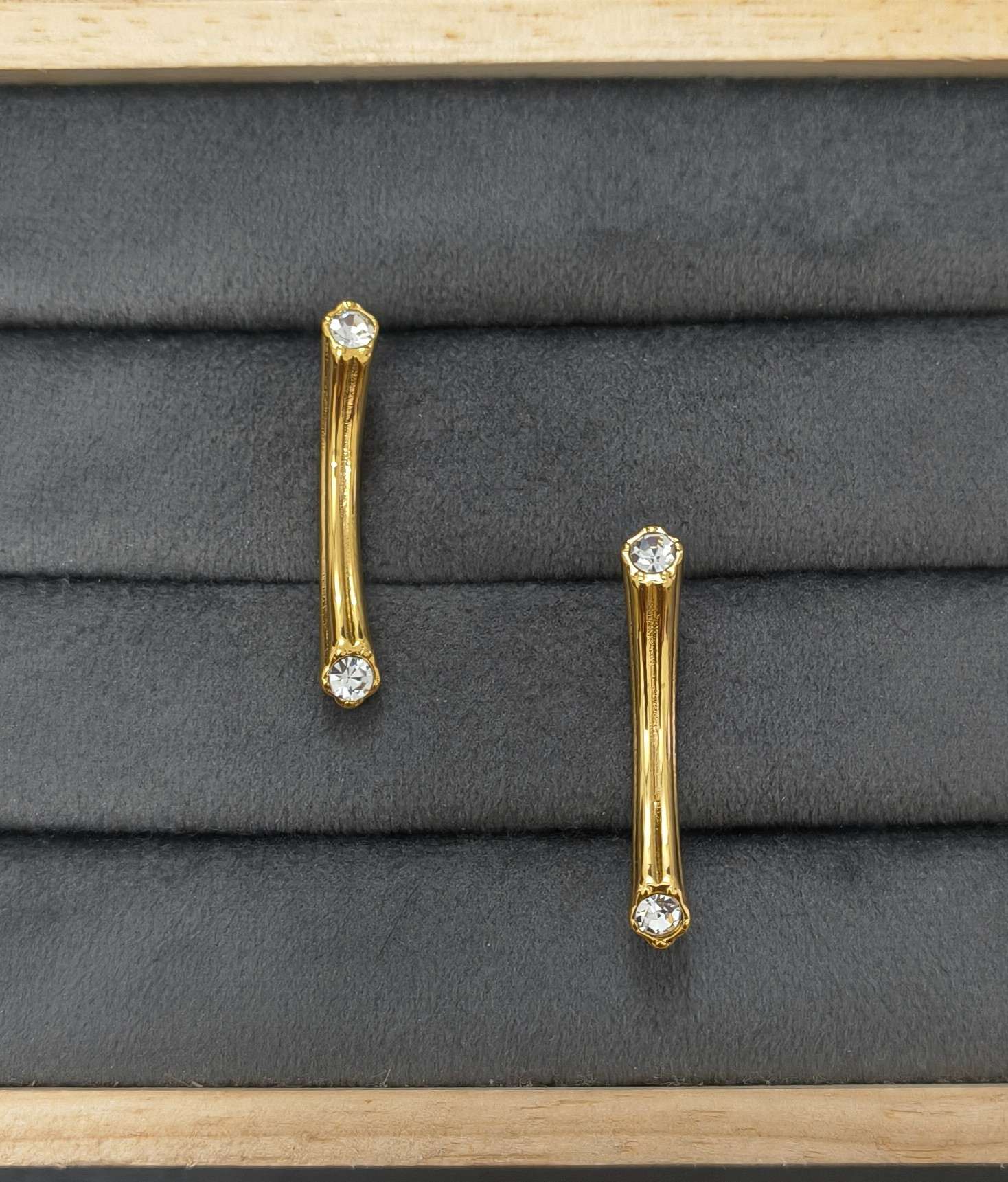 Anti Tarnish Earring Stone Curved Bar 18K Gold Plated