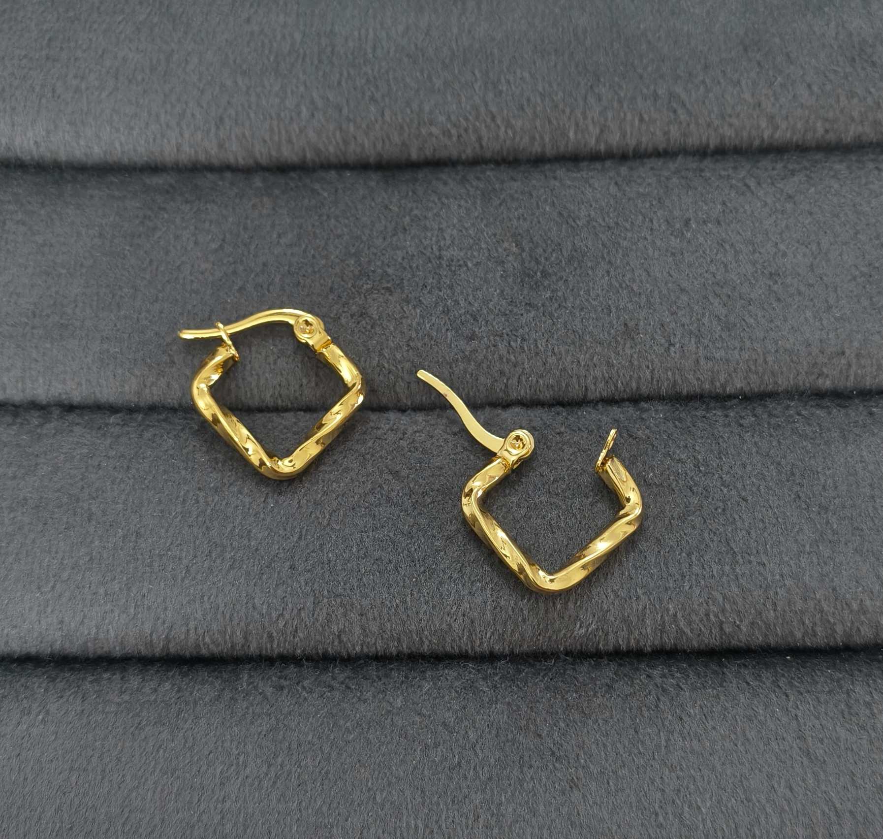 Anti Tarnish Earring Twisted Square Hoop 18K Gold Plated