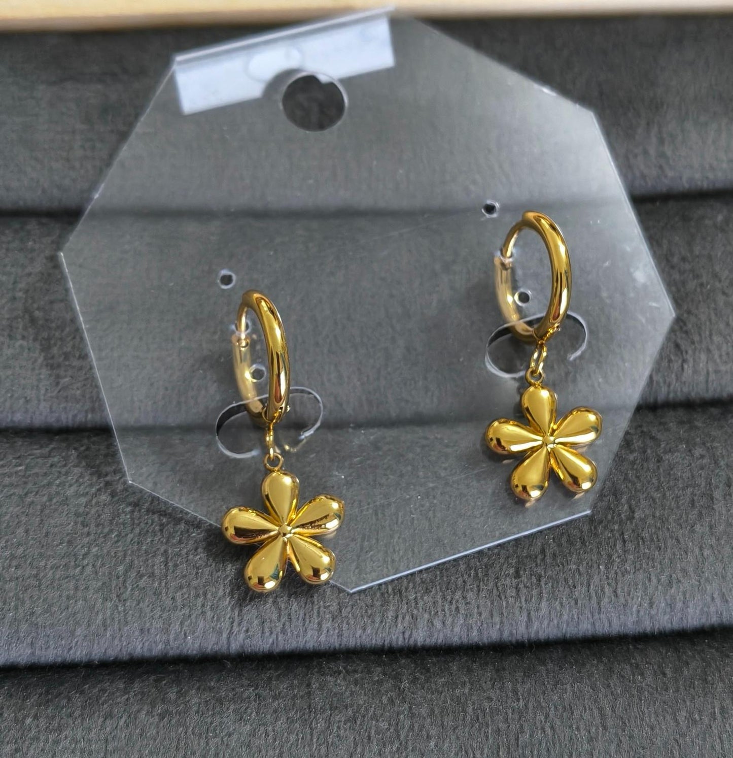 Anti Tarnish Earrings Cute Flower Dangler 18K Gold Plated