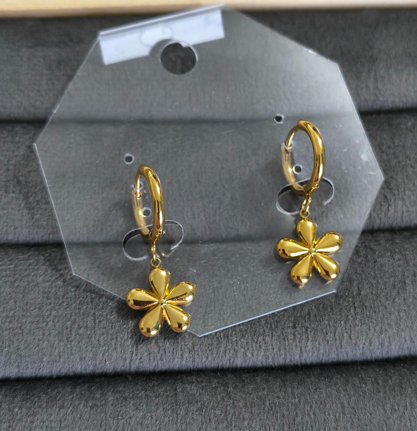 Anti Tarnish Earrings Cute Flower Dangler 18K Gold Plated
