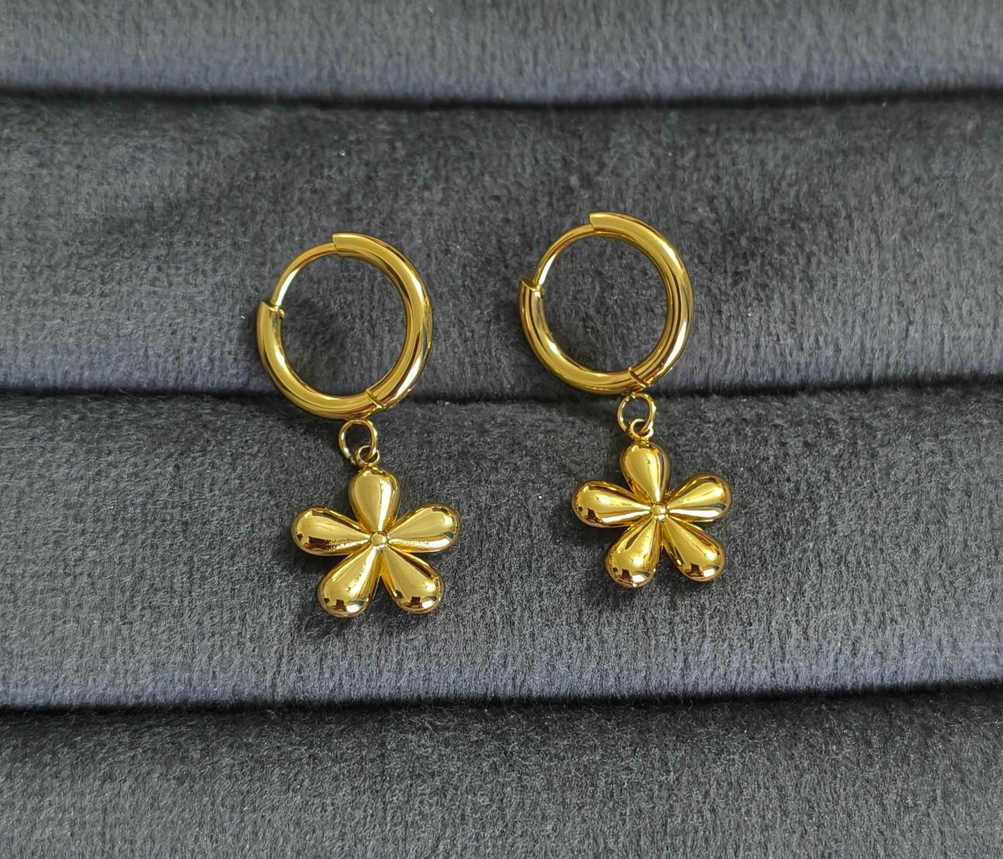 Anti Tarnish Earrings Cute Flower Dangler 18K Gold Plated