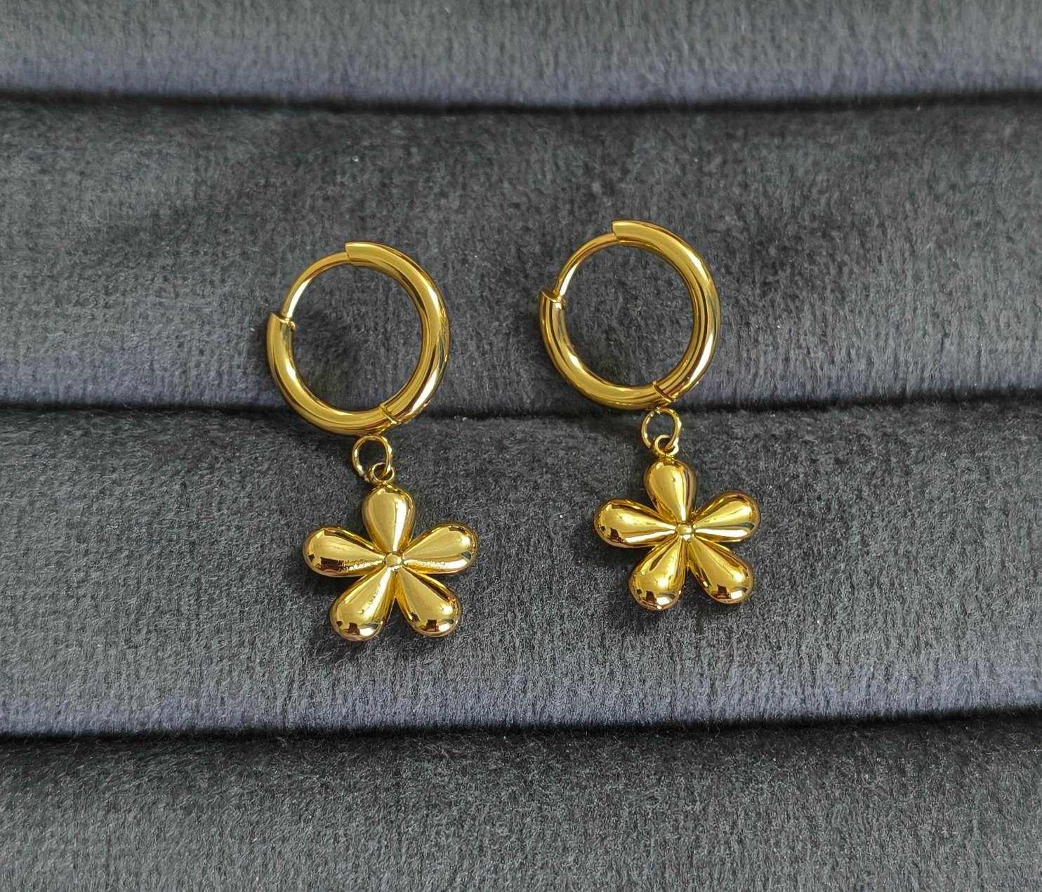 Anti Tarnish Earrings Cute Flower Dangler 18K Gold Plated