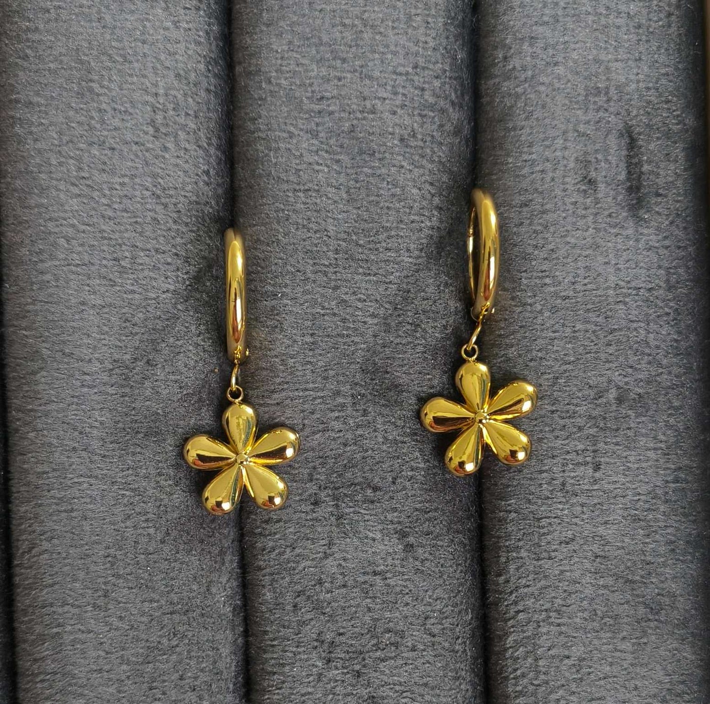 Anti Tarnish Earrings Cute Flower Dangler 18K Gold Plated