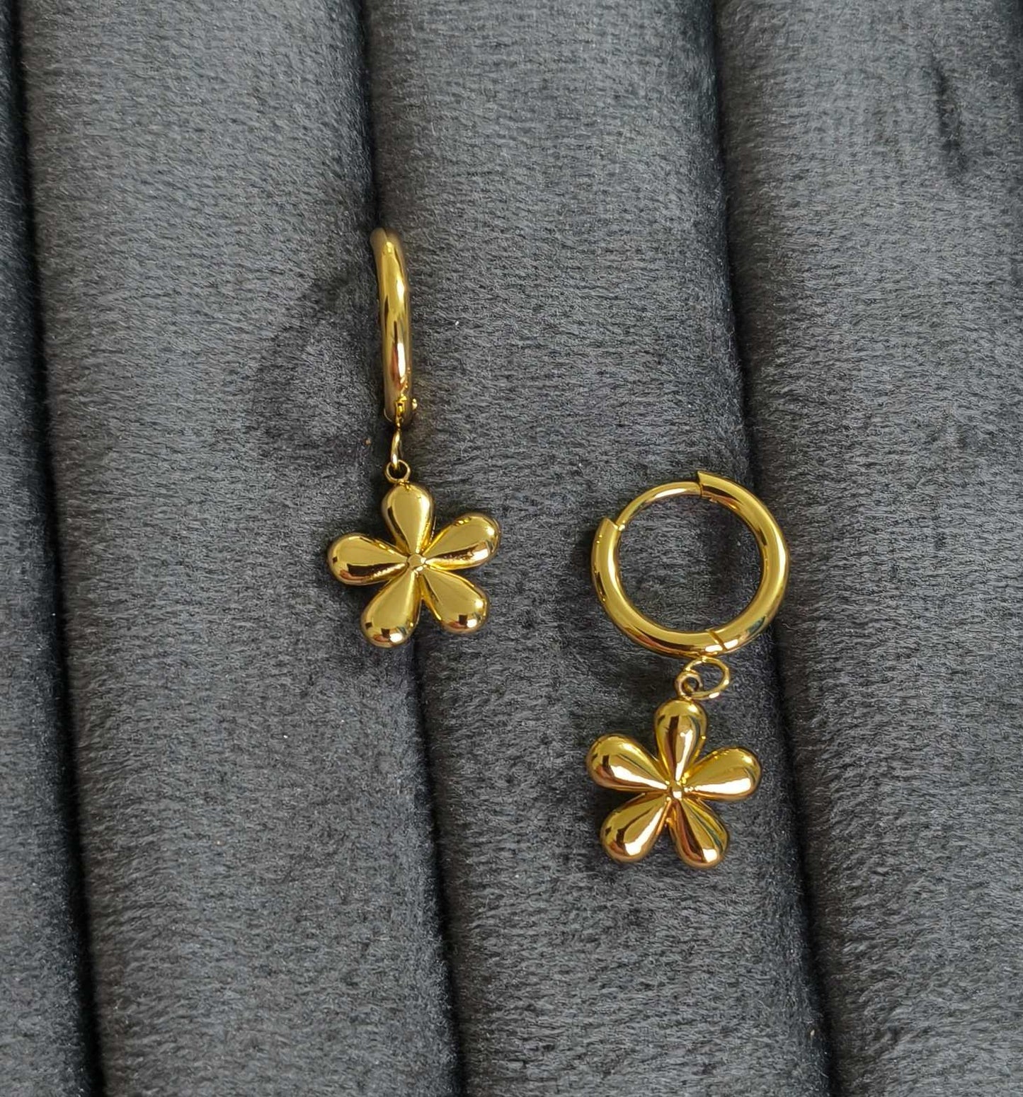 Anti Tarnish Earrings Cute Flower Dangler 18K Gold Plated
