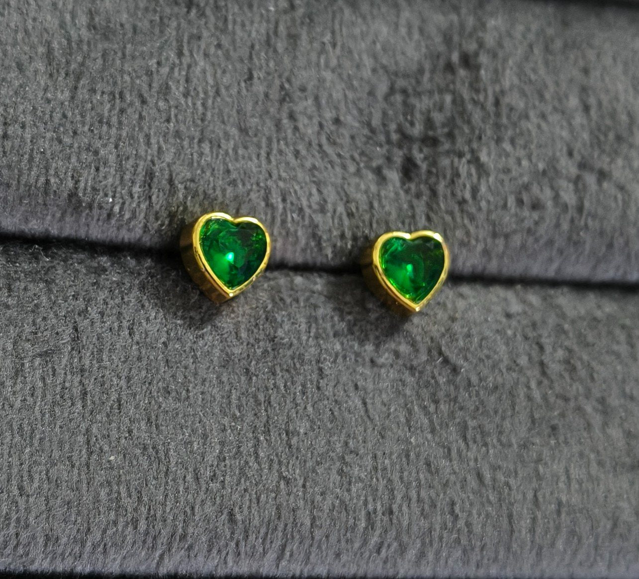 Anti Tarnish Earrings Emerald Heart Stud 18K Gold Plated