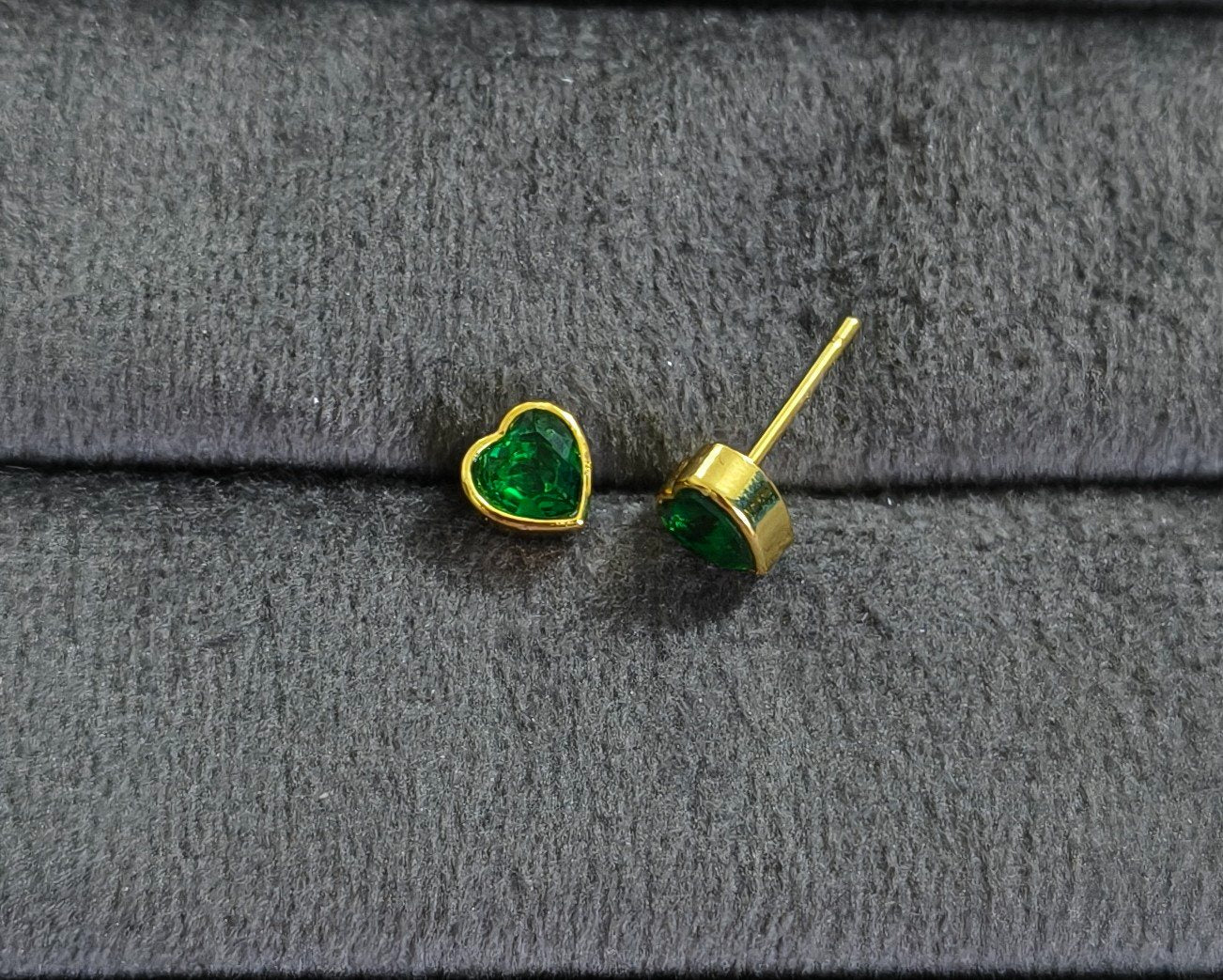 Anti Tarnish Earrings Emerald Heart Stud 18K Gold Plated
