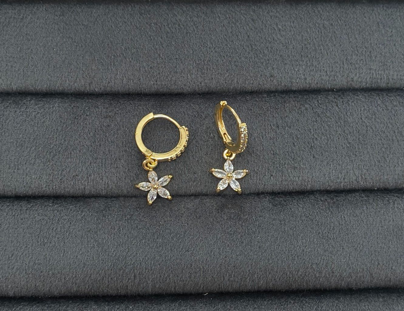 Anti Tarnish Earrings Floral Dangler 18K Gold Plated