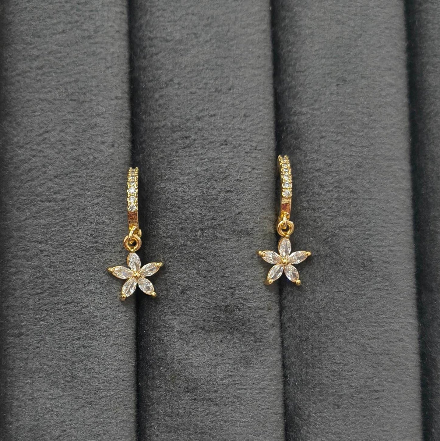 Anti Tarnish Earrings Floral Dangler 18K Gold Plated