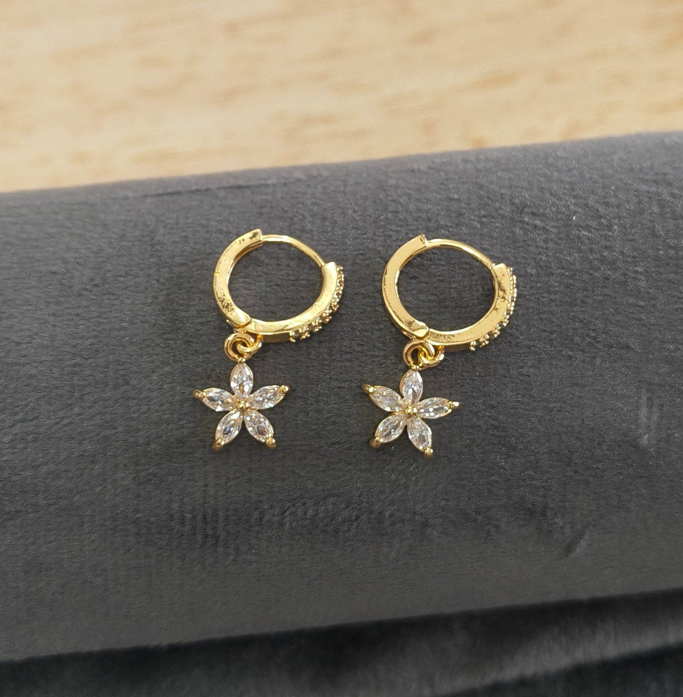 Anti Tarnish Earrings Floral Dangler 18K Gold Plated