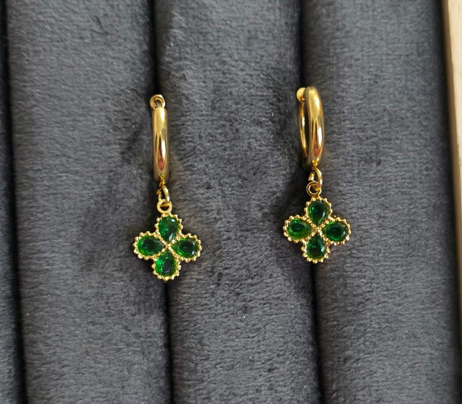 Anti Tarnish Earrings Green Clover Dangler 18K Gold Plated