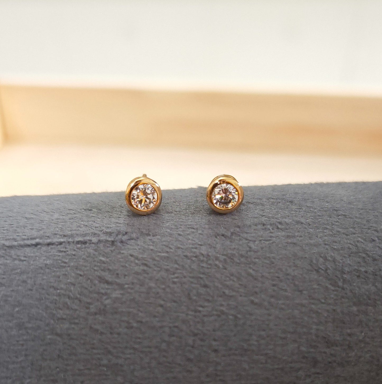 Anti Tarnish Earrings Round Solitaire Stud 18K Gold Plated