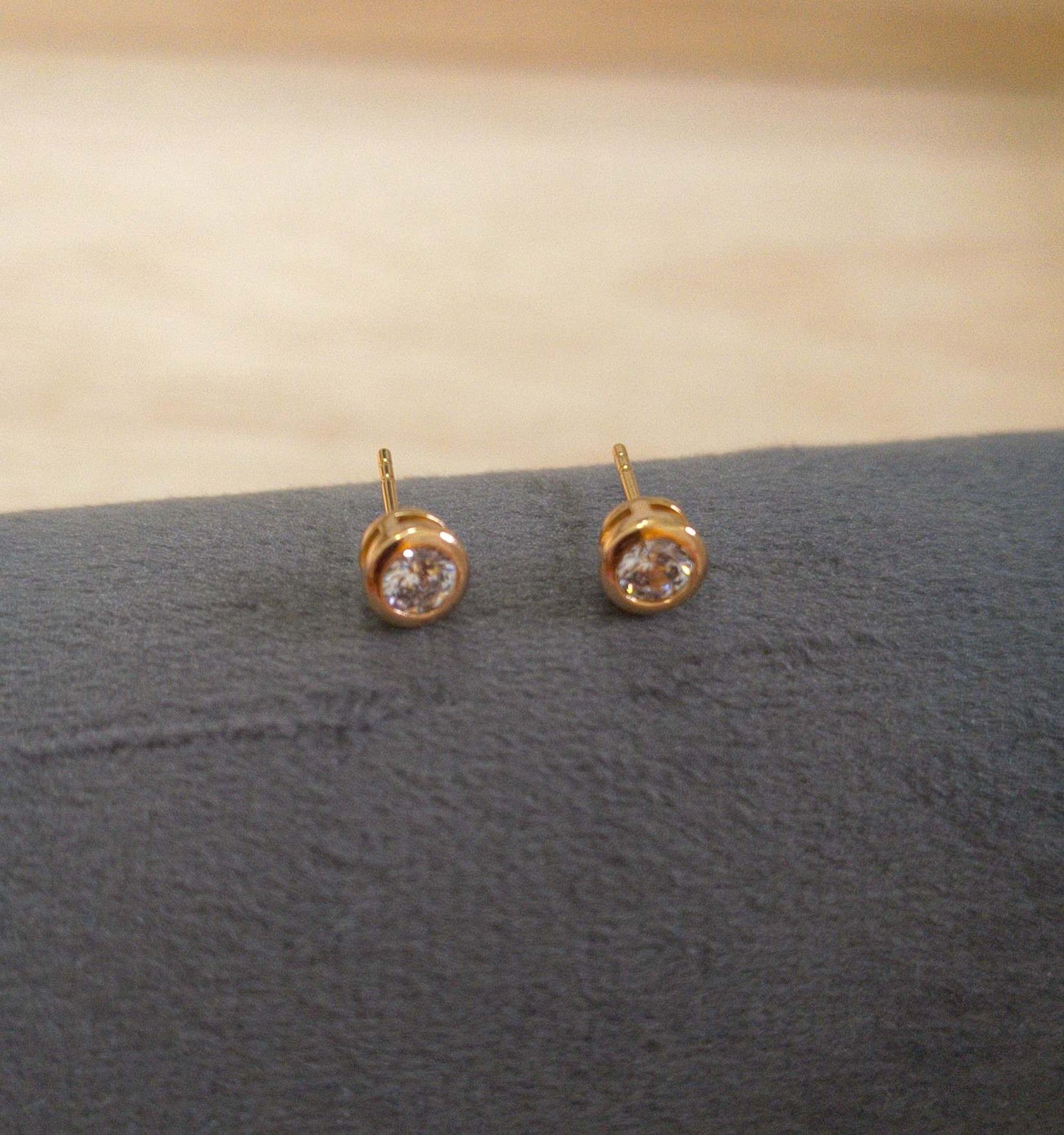 Anti Tarnish Earrings Round Solitaire Stud 18K Gold Plated
