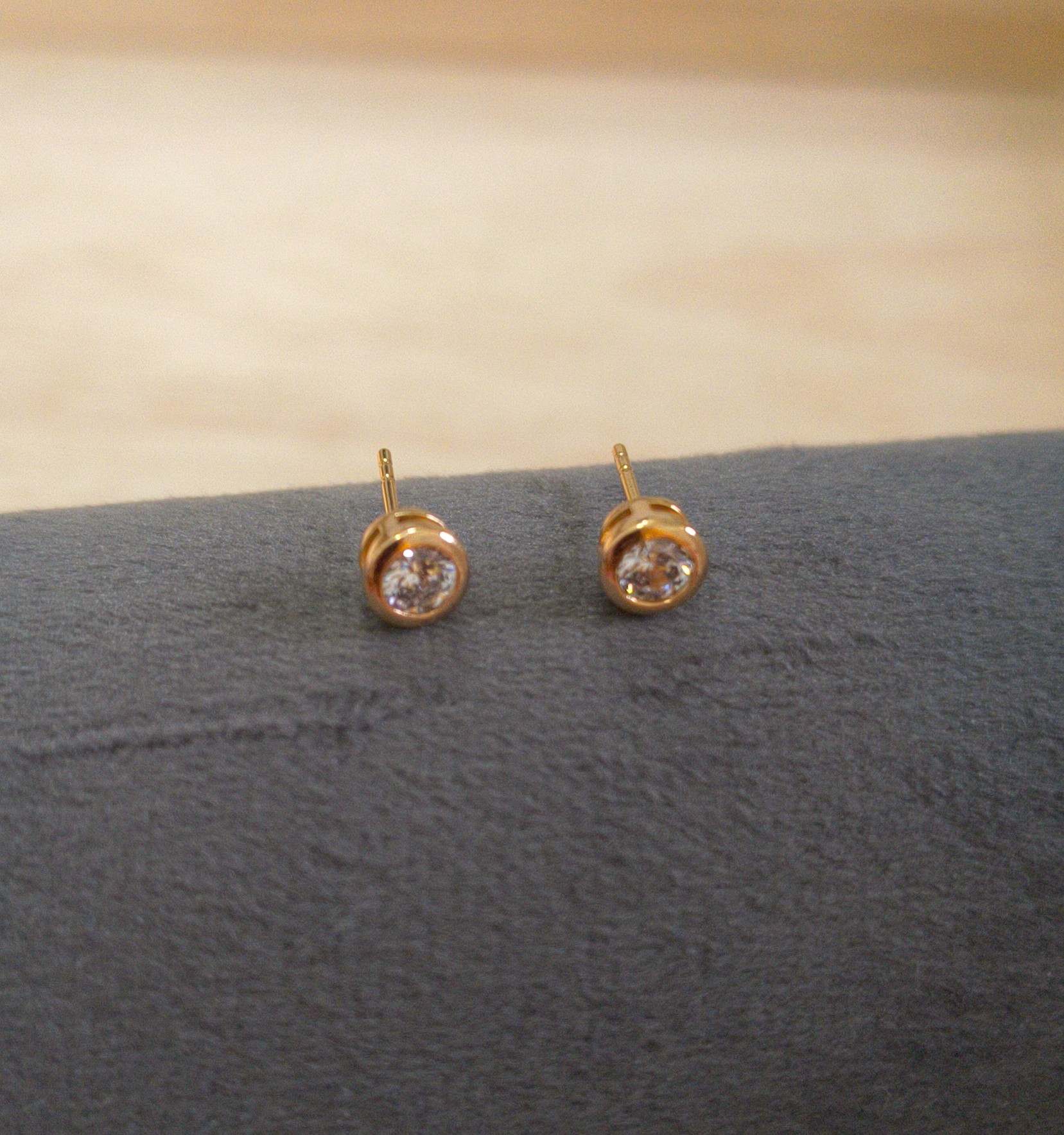 Anti Tarnish Earrings Round Solitaire Stud 18K Gold Plated