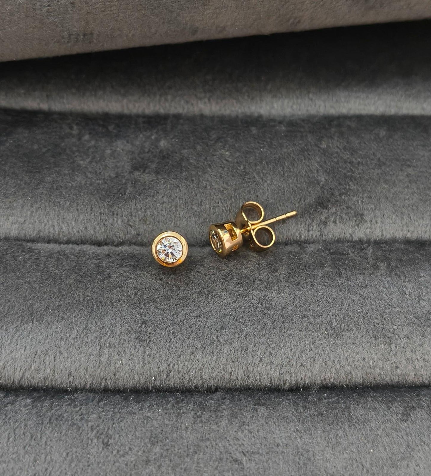 Anti Tarnish Earrings Round Solitaire Stud 18K Gold Plated